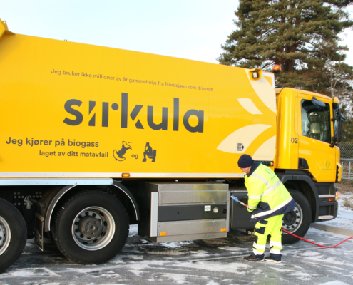 Bil som kjører på biogass fra Mjøsanlegget