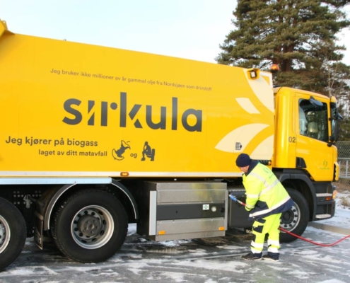Bil som kjører på biogass fra Mjøsanlegget - fordeler med biogass